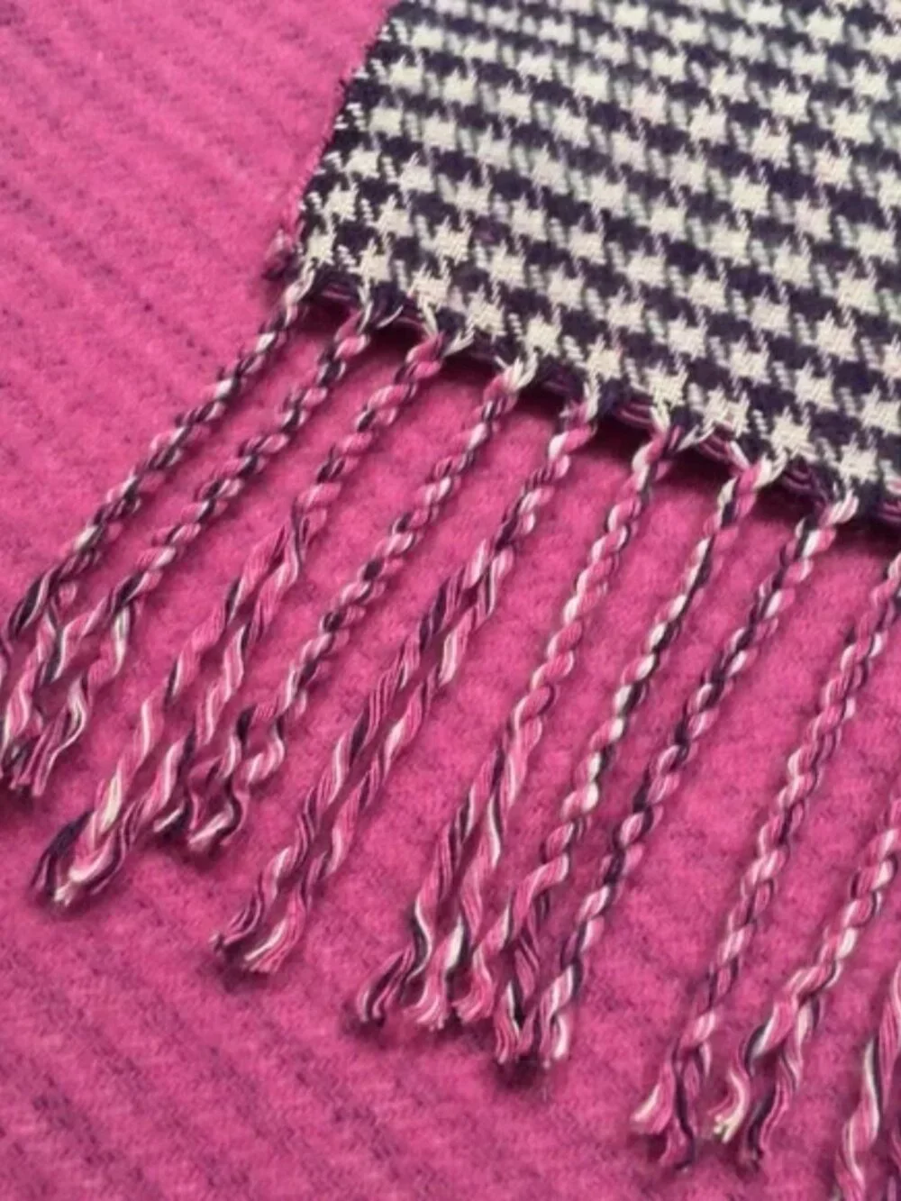 Lands' End purple, white, & magenta houndstooth oblong scarf